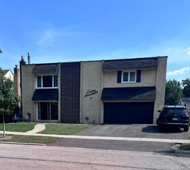 129 W Quincy Street 1, Westmont, IL 60559