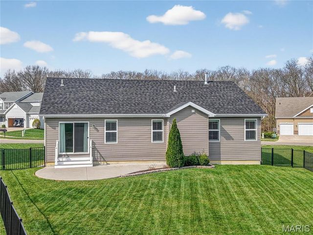 125 Hidden Bluffs Drive, Lake St Louis, MO 63367