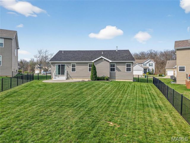 125 Hidden Bluffs Drive, Lake St Louis, MO 63367