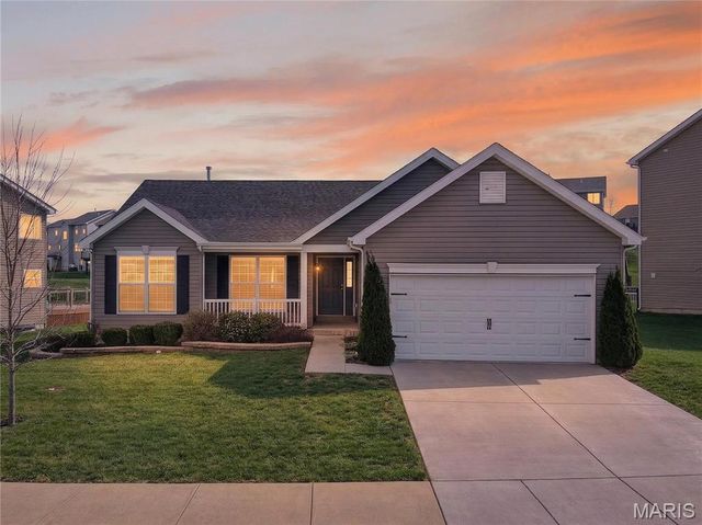 125 Hidden Bluffs Drive, Lake St Louis, MO 63367