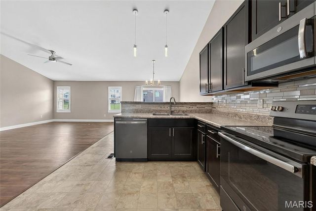 125 Hidden Bluffs Drive, Lake St Louis, MO 63367