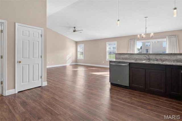 125 Hidden Bluffs Drive, Lake St Louis, MO 63367