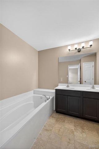 125 Hidden Bluffs Drive, Lake St Louis, MO 63367