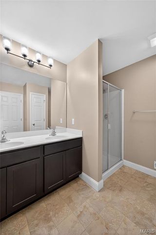 125 Hidden Bluffs Drive, Lake St Louis, MO 63367