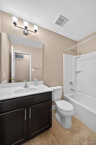 125 Hidden Bluffs Drive, Lake St Louis, MO 63367