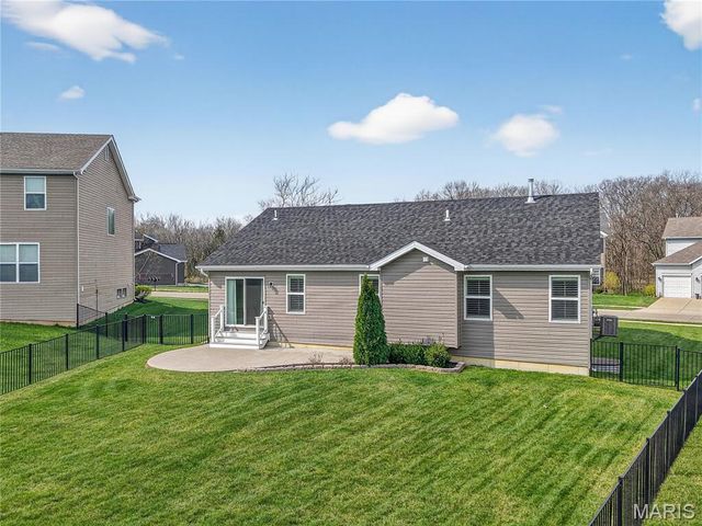 125 Hidden Bluffs Drive, Lake St Louis, MO 63367