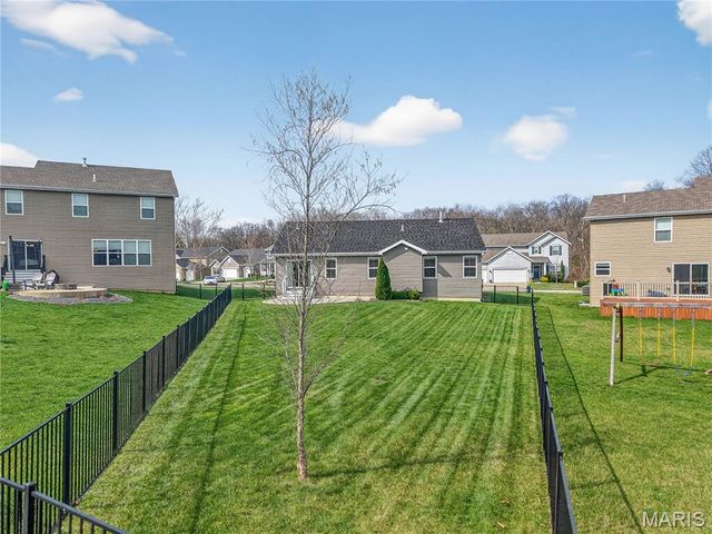 125 Hidden Bluffs Drive, Lake St Louis, MO 63367