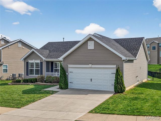 125 Hidden Bluffs Drive, Lake St Louis, MO 63367