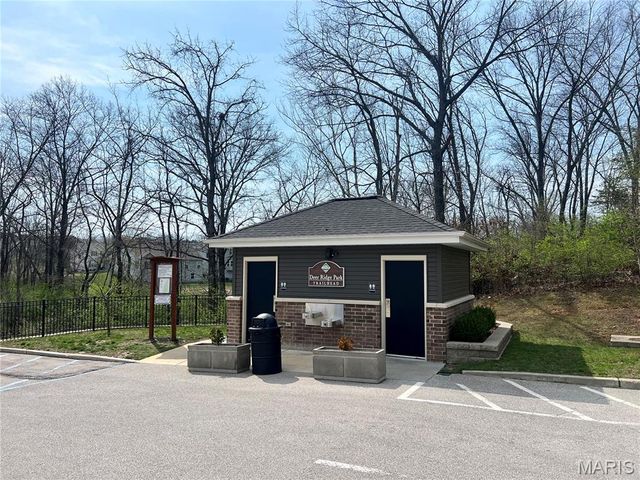 125 Hidden Bluffs Drive, Lake St Louis, MO 63367