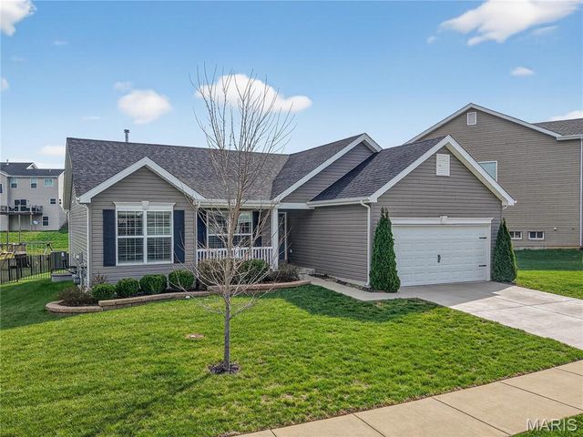 125 Hidden Bluffs Drive, Lake St Louis, MO 63367