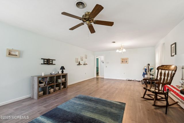 3 Muirhead Street, Toms River, NJ 08757