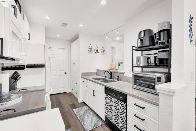 8170 Mountain View Dr C, Pleasanton, CA 94588