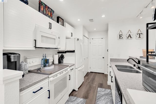 8170 Mountain View Dr C, Pleasanton, CA 94588