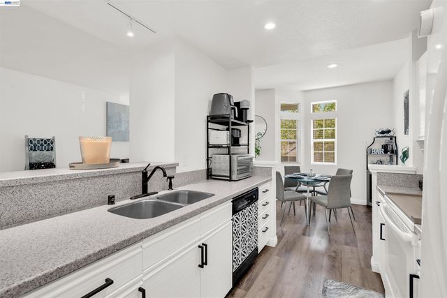 8170 Mountain View Dr C, Pleasanton, CA 94588