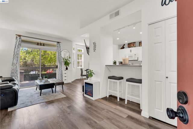 8170 Mountain View Dr C, Pleasanton, CA 94588