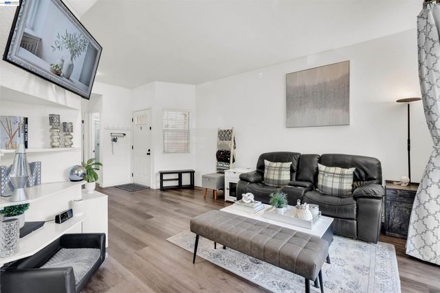 8170 Mountain View Dr C, Pleasanton, CA 94588