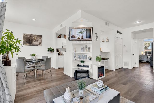 8170 Mountain View Dr C, Pleasanton, CA 94588