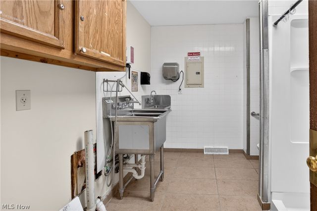 16519 Albion Road, Strongsville, OH 44136