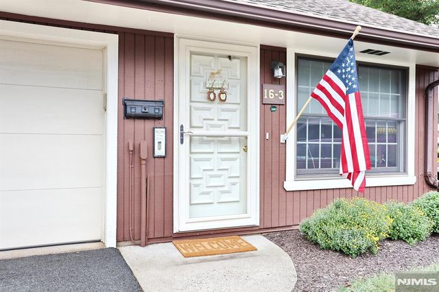 16-3 Tamaron Drive, Waldwick, NJ 07463