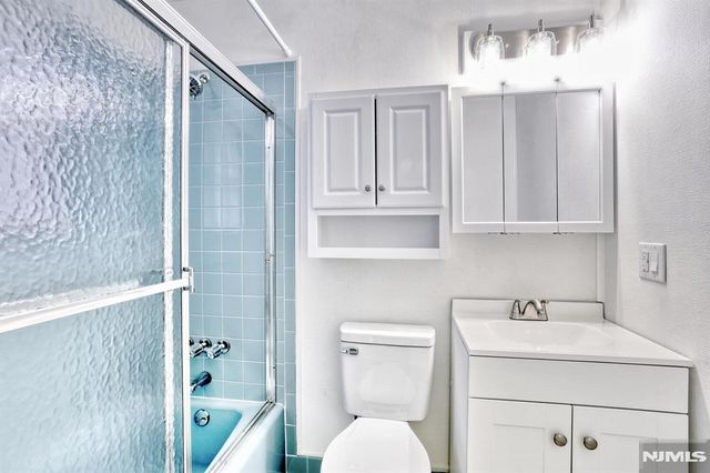 16-3 Tamaron Drive, Waldwick, NJ 07463