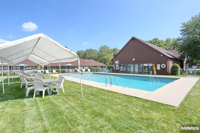 16-3 Tamaron Drive, Waldwick, NJ 07463