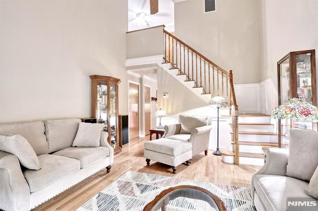 16-3 Tamaron Drive, Waldwick, NJ 07463