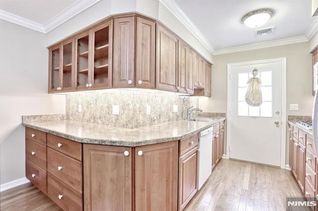 16-3 Tamaron Drive, Waldwick, NJ 07463