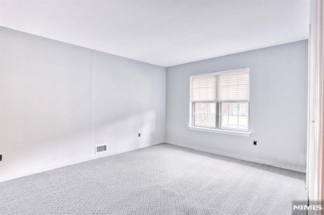 16-3 Tamaron Drive, Waldwick, NJ 07463