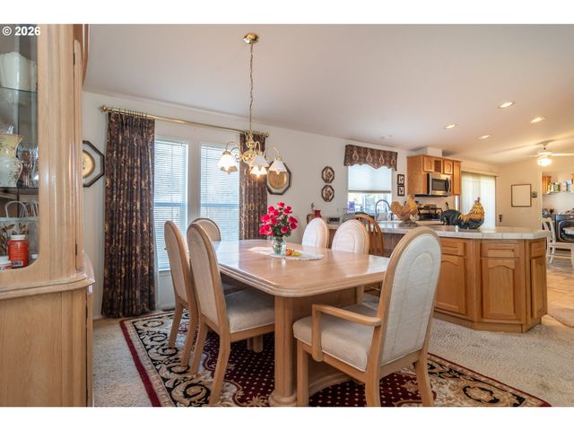 104 WILLAMINA Ln, Roseburg, OR 97470