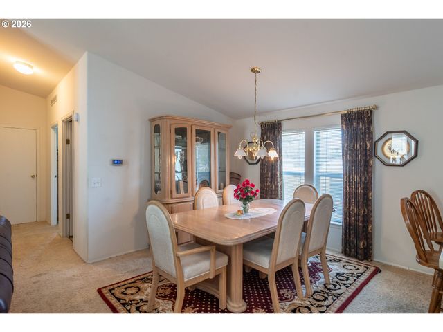 104 WILLAMINA Ln, Roseburg, OR 97470