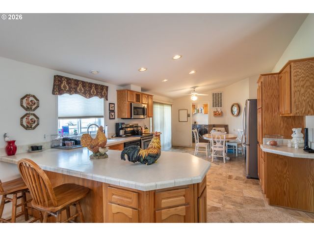 104 WILLAMINA Ln, Roseburg, OR 97470