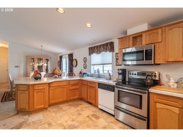 104 WILLAMINA Ln, Roseburg, OR 97470