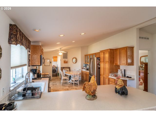 104 WILLAMINA Ln, Roseburg, OR 97470