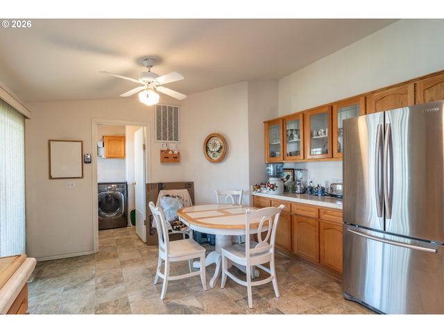 104 WILLAMINA Ln, Roseburg, OR 97470