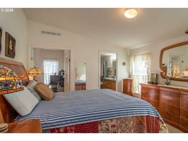 104 WILLAMINA Ln, Roseburg, OR 97470