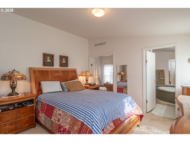 104 WILLAMINA Ln, Roseburg, OR 97470