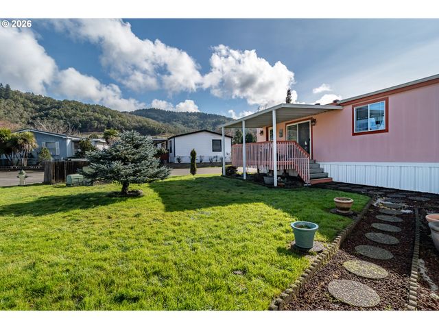104 WILLAMINA Ln, Roseburg, OR 97470