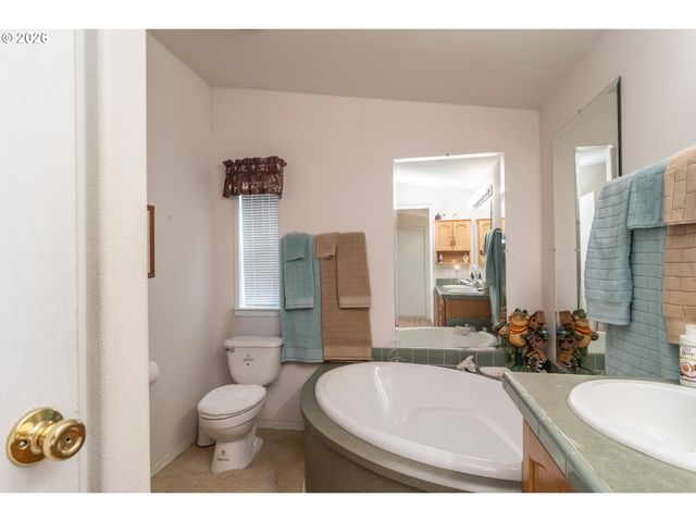 104 WILLAMINA Ln, Roseburg, OR 97470