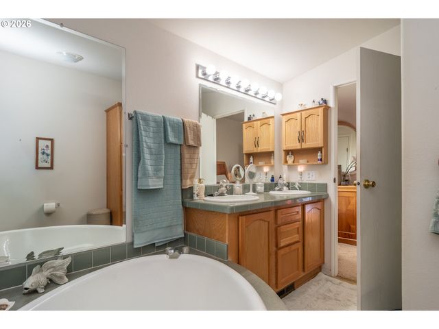 104 WILLAMINA Ln, Roseburg, OR 97470