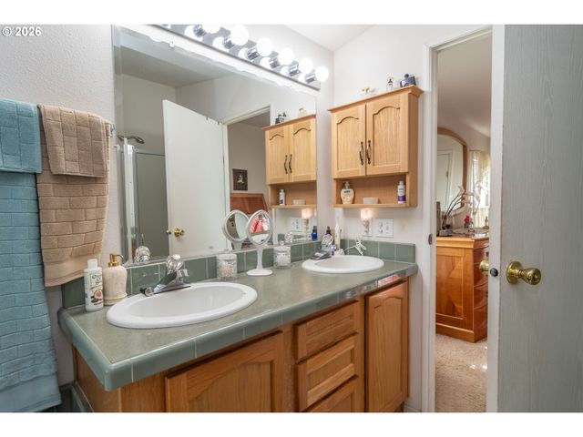 104 WILLAMINA Ln, Roseburg, OR 97470