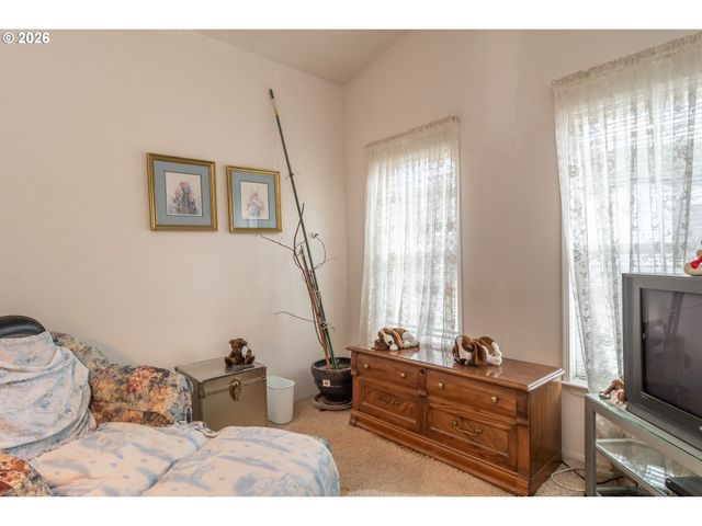 104 WILLAMINA Ln, Roseburg, OR 97470