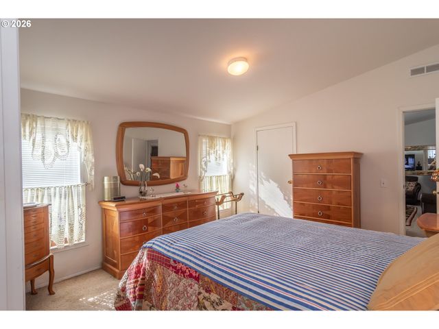 104 WILLAMINA Ln, Roseburg, OR 97470