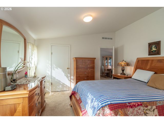 104 WILLAMINA Ln, Roseburg, OR 97470