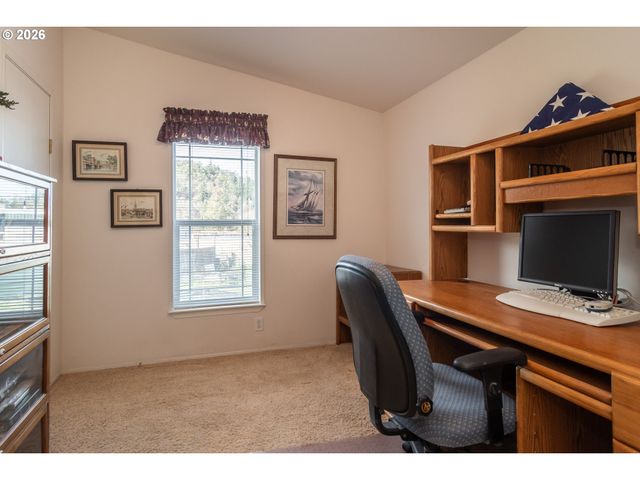 104 WILLAMINA Ln, Roseburg, OR 97470