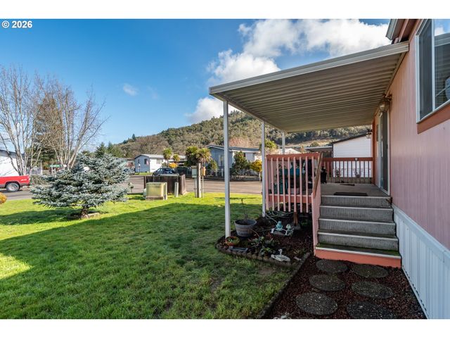 104 WILLAMINA Ln, Roseburg, OR 97470