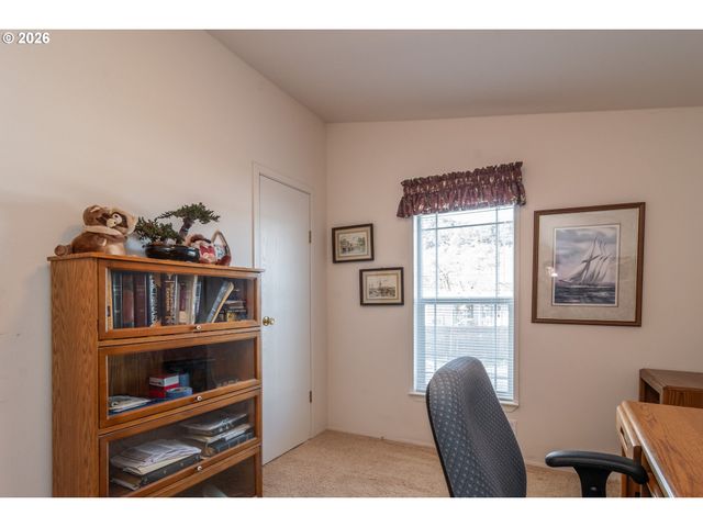 104 WILLAMINA Ln, Roseburg, OR 97470