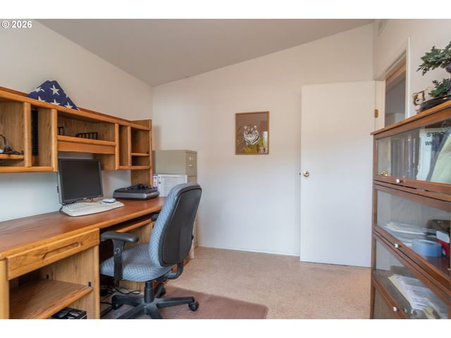 104 WILLAMINA Ln, Roseburg, OR 97470