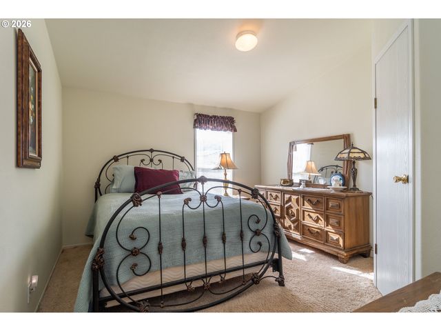 104 WILLAMINA Ln, Roseburg, OR 97470