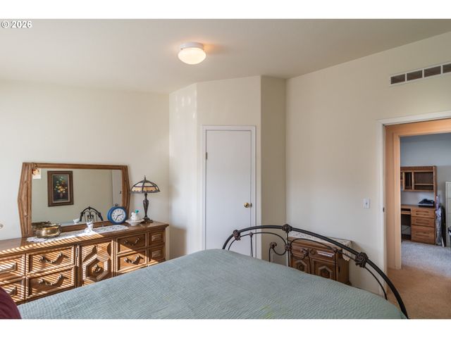 104 WILLAMINA Ln, Roseburg, OR 97470