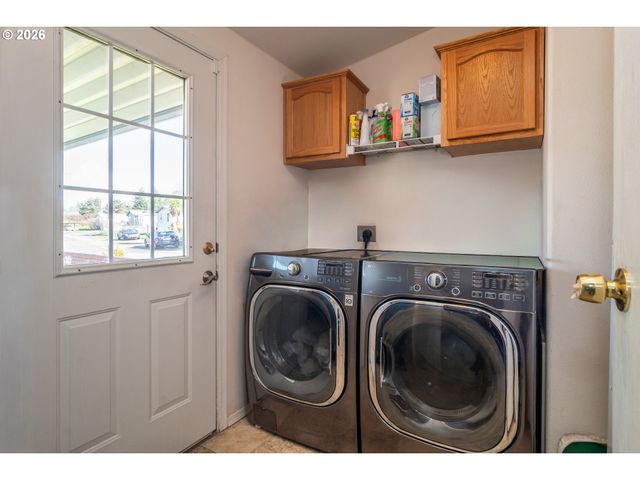 104 WILLAMINA Ln, Roseburg, OR 97470